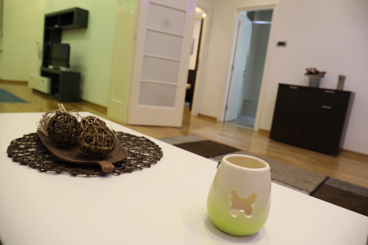 De Luxe Republic Square Apartment Of 100Sqm Belgrad Exteriör bild